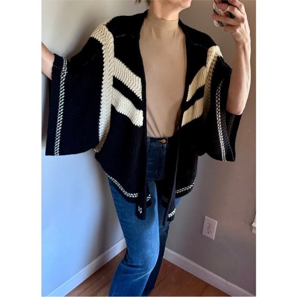 Oxford Circus black knit shawl size small/medium - Picture 4 of 11